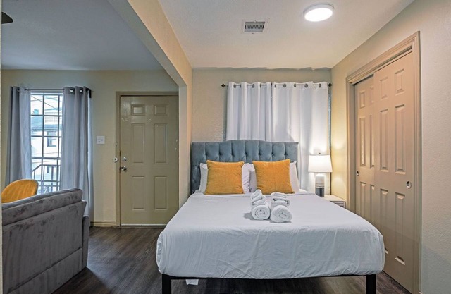1BR Father's Montrose Estate E! Medical Center ⭐️⭐️⭐️⭐️⭐️
