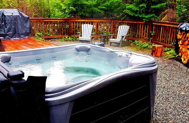 1BR, Garden View, Pet Friendly, Hot Tub, Sleeps 4
