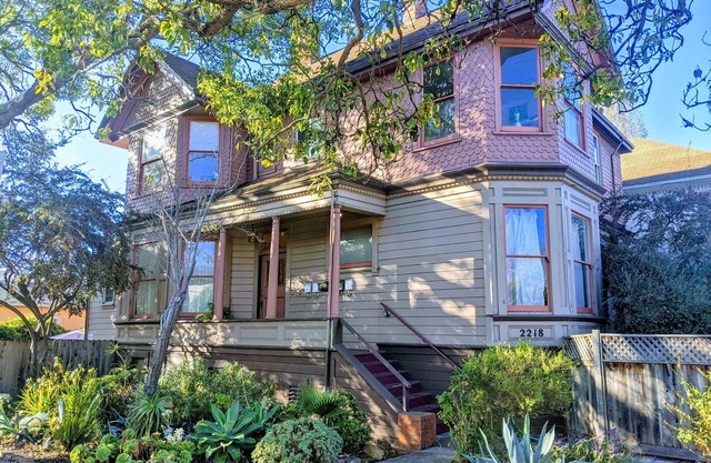 1BR in perfect Berkeley location -- patio & yard!