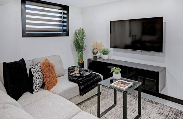 1BR King Bed/Selfie Wall/Large Bathtub/Laundry