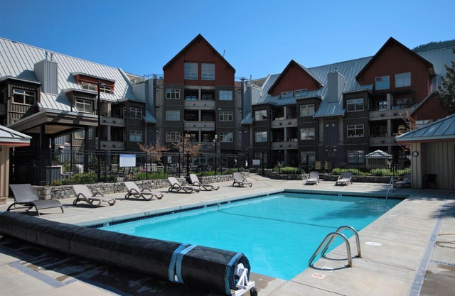 1BR Condo by Creekside Gondola | Pool and Hot Tub | Free Parking