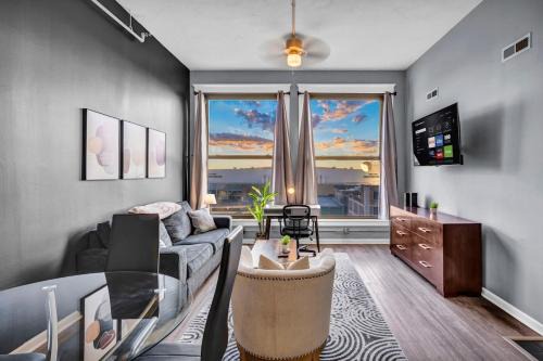 1BR Loft Sauna & Walk to Theater & Campus