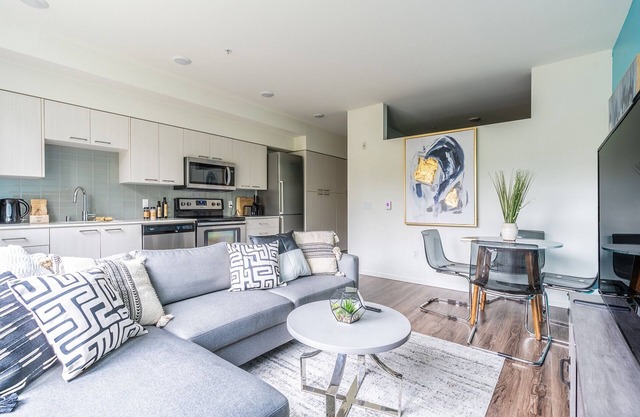 Mercer Island 1 BR 2| Fast Wi-Fi | Gym | Sophari