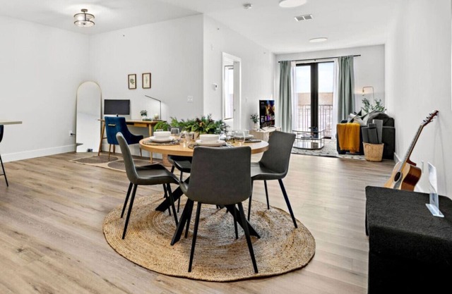 1BR Luxe BoHo w/ Free Parking 30Min to NYC