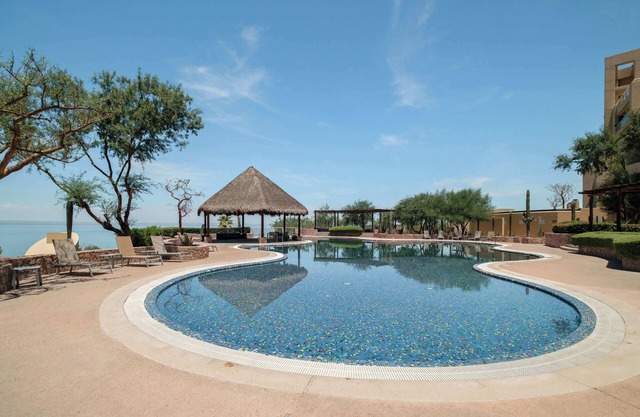 1BR Ocean View & Private Balcony at Vistamar
