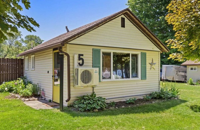 1BR Retreat in Chippewa w/ pickleball court