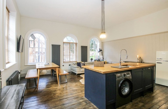 1C COLLEGE HILL, pet friendly in Shrewsbury