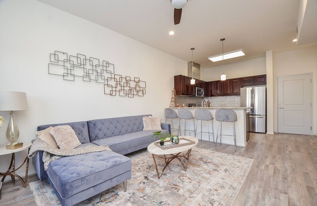 1D | Gated Complex | Daily Needs in Walking Distance