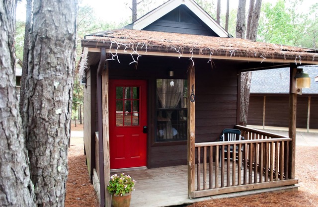 1rm cabin, shared bth house, at Kick Back Ranch.