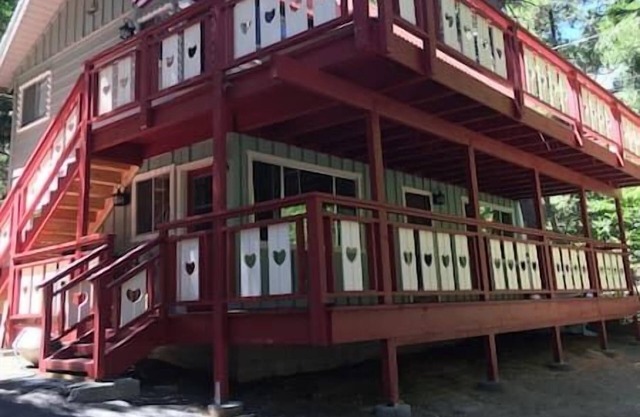 1st Floor - 1 mile from San Moritz Lodge