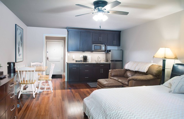 1st Floor Double Suite Courtyard View
