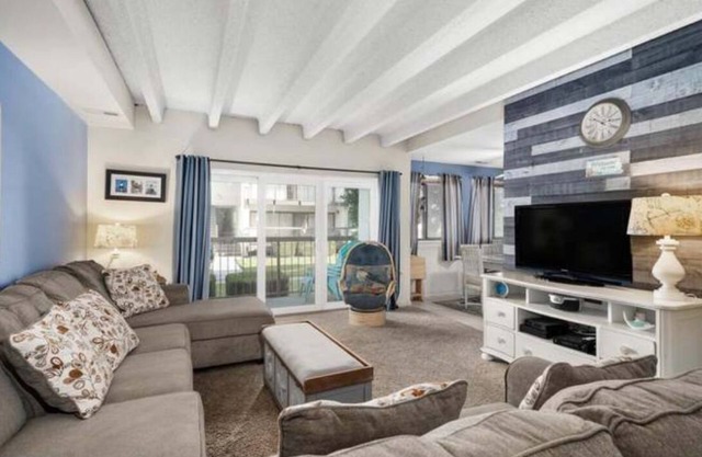 1st floor North OC 2br, 2 ba condo w/ pool, tennis, wifi and plenty of parking