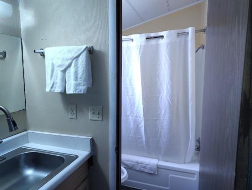1st Interstate Inn