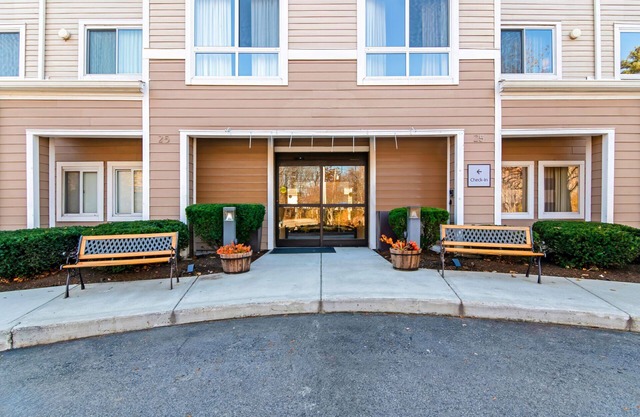 1x1 Serenity in the Suburbs: Your Ideal Retreat in Westborough - Boston