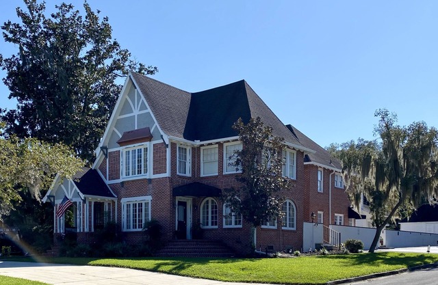 2/1 Historic Carriage House Walking Distance to Downtown