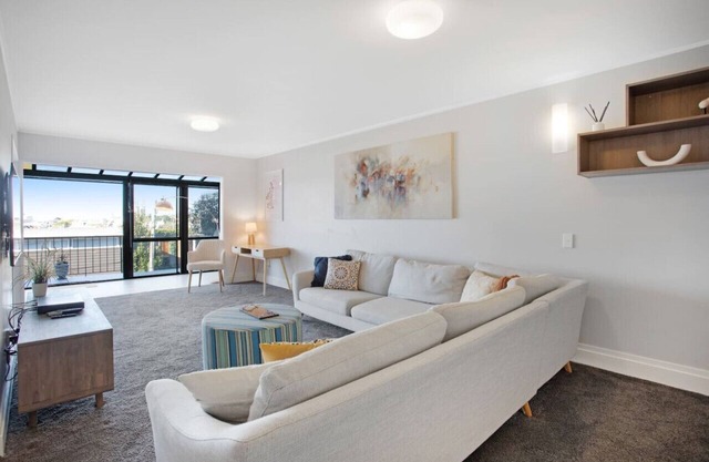 Parnell Vista 2BR Apartment with Seaview