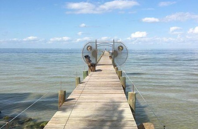 2/2.5 condo with docking available for your boat and pools for soaking