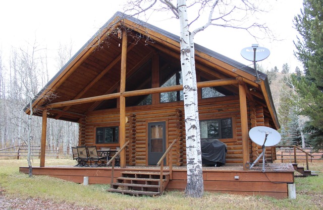2/2 Cabin with Loft Neben dem National Forest gelegen