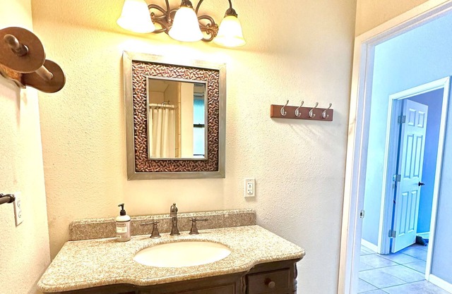 2/2 HOME FOR MONTHLY RENTAL