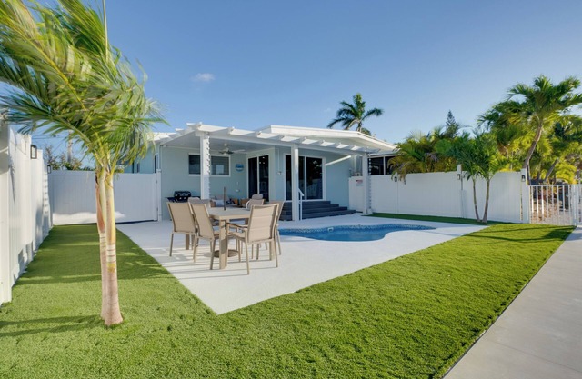 2/2 Oceanfront Villa - Newly Remodeled by Sombrero Beach & POOL/DOCK/BOAT RAMP