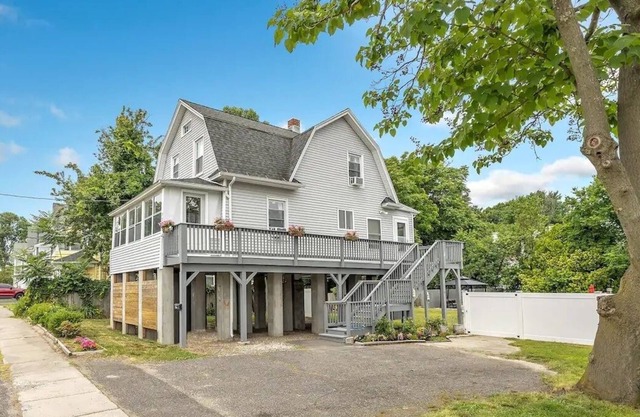 *NEW* 2.3mi from Short Beach, 3 Bed 1.5 bath