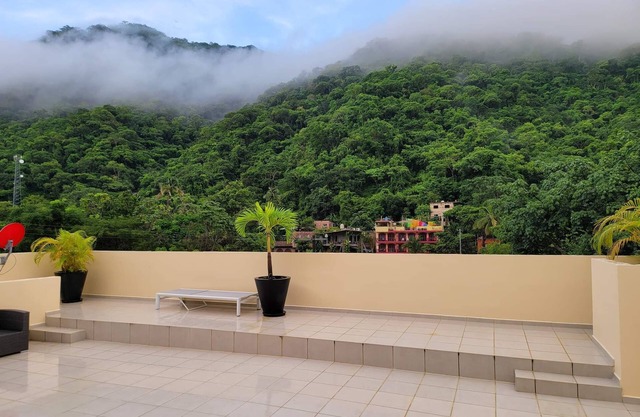 2/3Private Riverfront House-ocean/mountain view-Private Roof-3 min walk to beach
