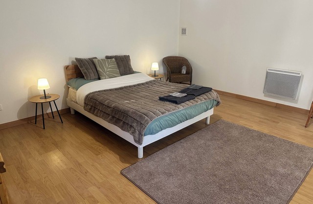 2/4-person house in the heart of a charming hamlet