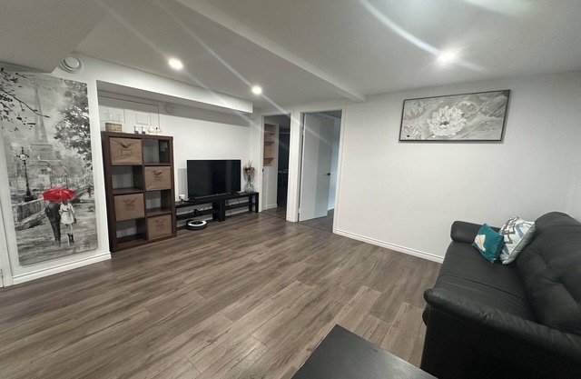 2.5 bedrooms, Quiet and convenient area, 15min to downtown