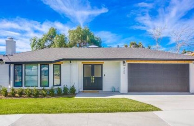 2.5 mi beach~fresh & comfy 3 bedroom~Sleeps 8