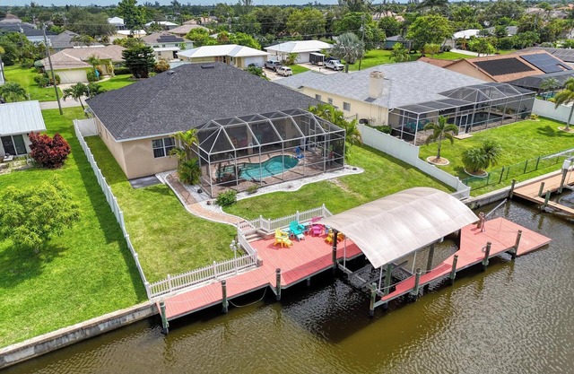 Seaside Escape SE Cape Coral FLA · Gulf Access/Smart TVs/4 Kayaks/Bikes/Dog Frie