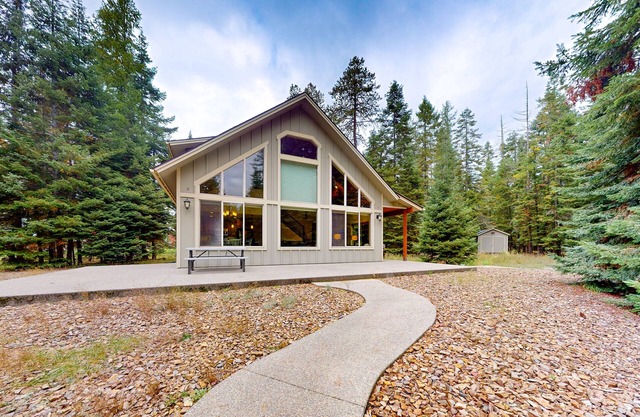 +2-acre home with firepit, grill, & wood stove, kayaks, lawn games, & views