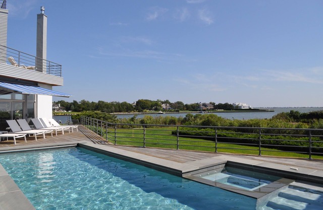 2-Morgen-Haus am Wasser mit herrlichem Blick, Pool, Privatstrand und Tiefsee-Dock