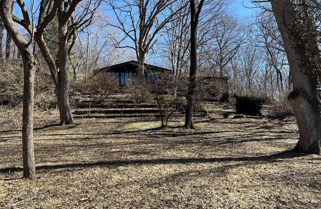 2 acre Woodland Retreat - 15 mins from Downtown St. Louis