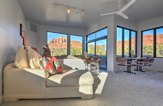 2 Hektar großes Sedona Casita mit Deck und roten Felsblicken!