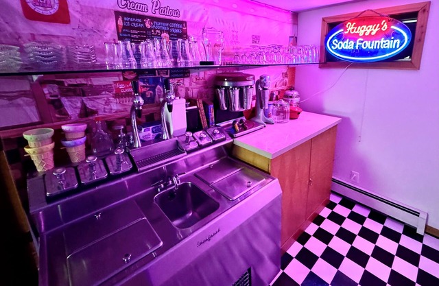 2 Adjacent Cabins near Silverwood w/ Vintage Ice Cream Parlor + Movie Theater