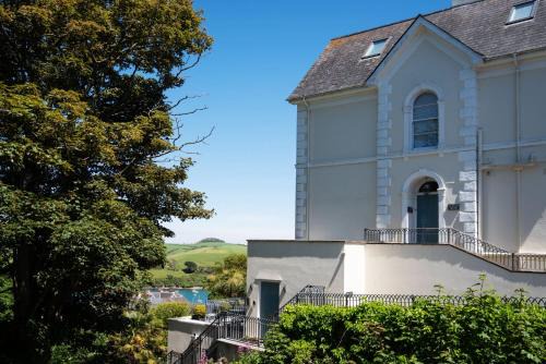 2 Albany House