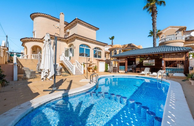 2 Ferienwohnungen in der Villa "Sonne und Glück" mit Pool, Terrassen und WLAN
