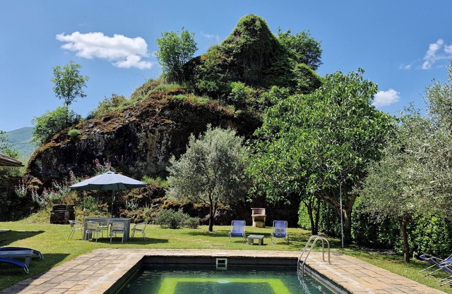 2 zusammen vermietete Wohnungen mit privatem Pool, Restaurants zu Fuß erreichbar