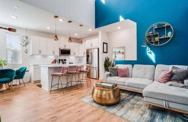 2 B/2B House-Town Condo with Garage/Gym and Rooftop Outdoor Patio!