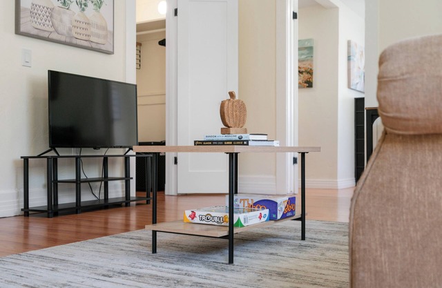 2 Baths > Easy Access to Fairplex & Colleges > Fast WiFi
