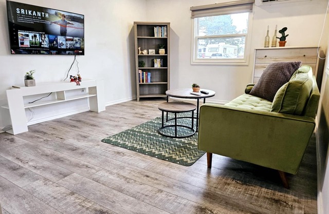 2 bd/1 ba, Tons of Amenities, TV