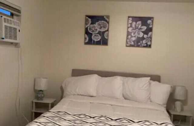 2 bd hidden gem+private backyard