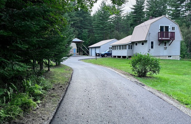 2bed private cabin,50 min from skiing&snowmobile &walking trails on 30 acre prop