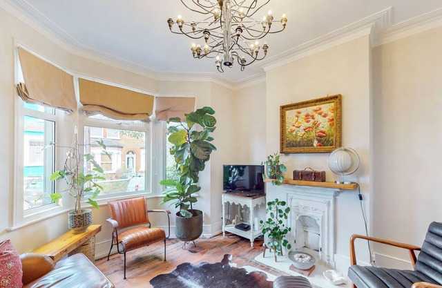 2 BD terrace house with a garden in Plumstead
