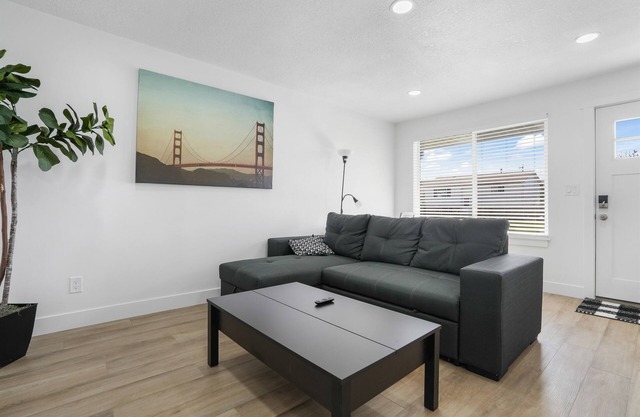 2 Bdr 1 Ba Close 2 Airport & SLC