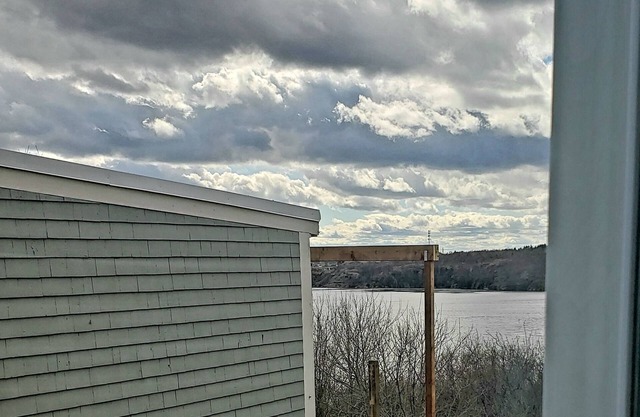 2 bdr apartment 5 minutes to uptown Saint John, NB