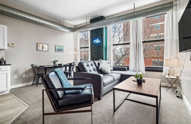 2 BDR Living in the Heart of Downtown CLE