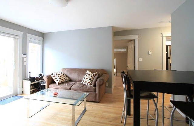 2 bdr QE/Riley Park Cambie/Main by Canada Line Skytrain station