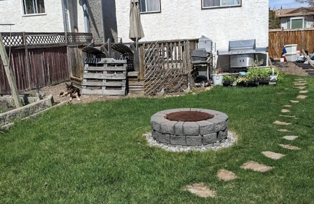 2 BDRM Home - 10 min to WEM with Yard