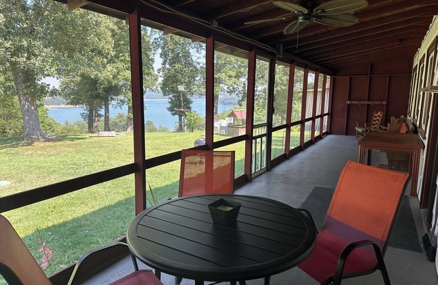 Norfork Lake View Cabin mit 2 Schlafzimmern im Herzen der AR Ozark Mountains